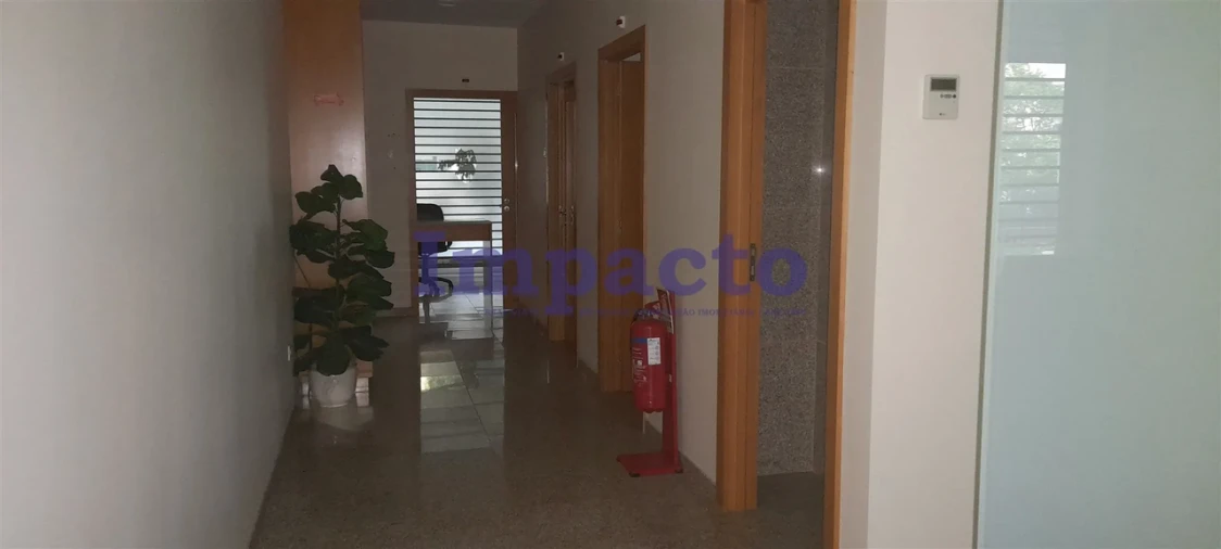 Loja para Arrendamento em Lordelo do Ouro e Massarelos Foto 19