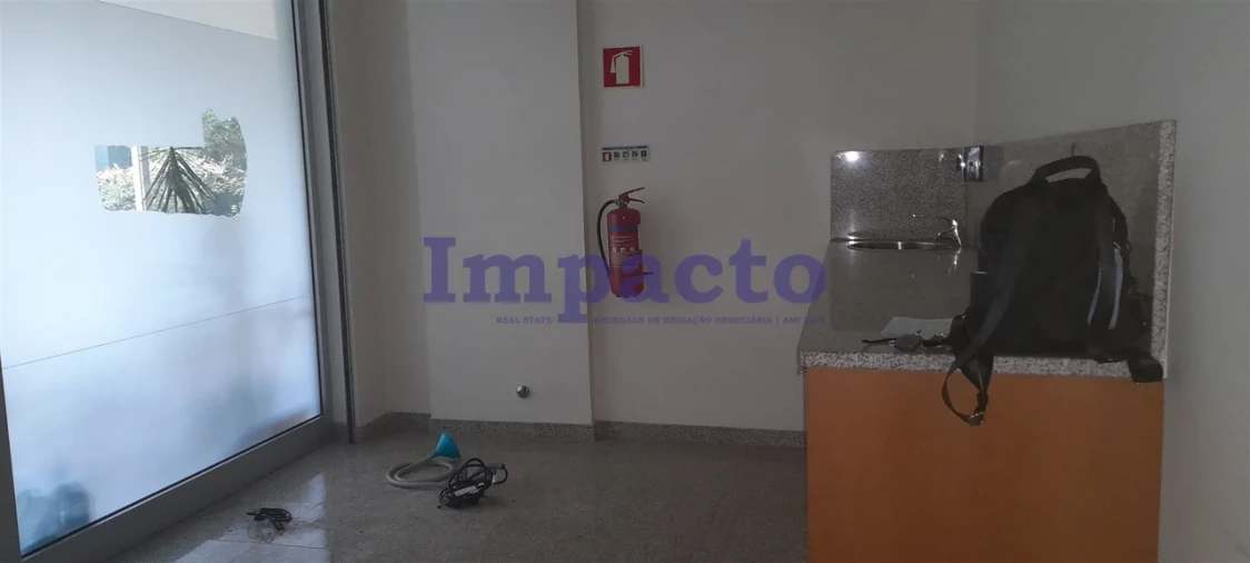 Loja para Arrendamento em Lordelo do Ouro e Massarelos Foto 14