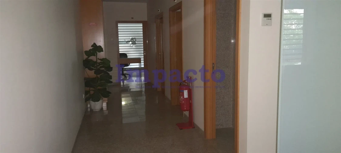 Loja para Arrendamento em Lordelo do Ouro e Massarelos Foto 18