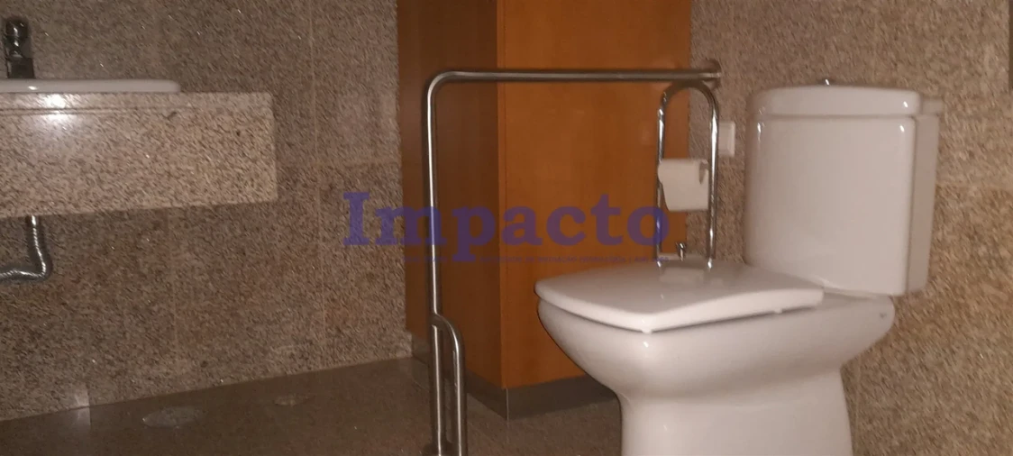 Loja para Arrendamento em Lordelo do Ouro e Massarelos Foto 6