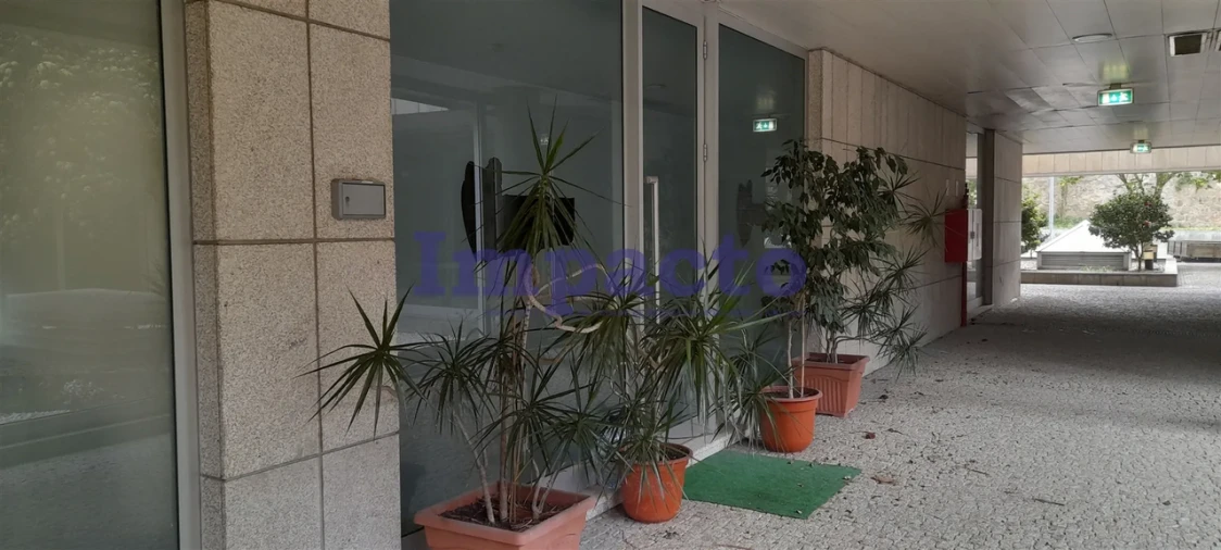 Loja para Arrendamento em Lordelo do Ouro e Massarelos Foto 23