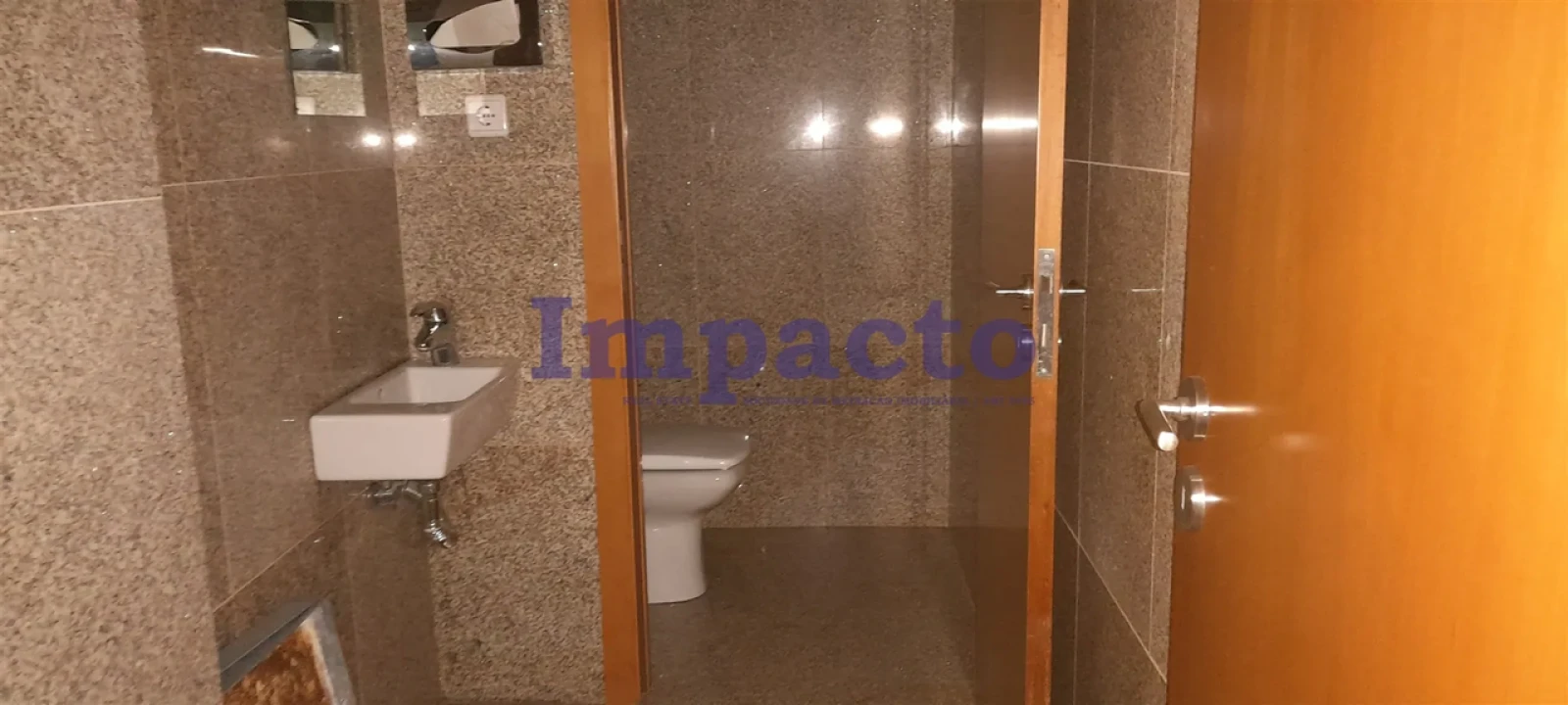 Loja para Arrendamento em Lordelo do Ouro e Massarelos Foto 8