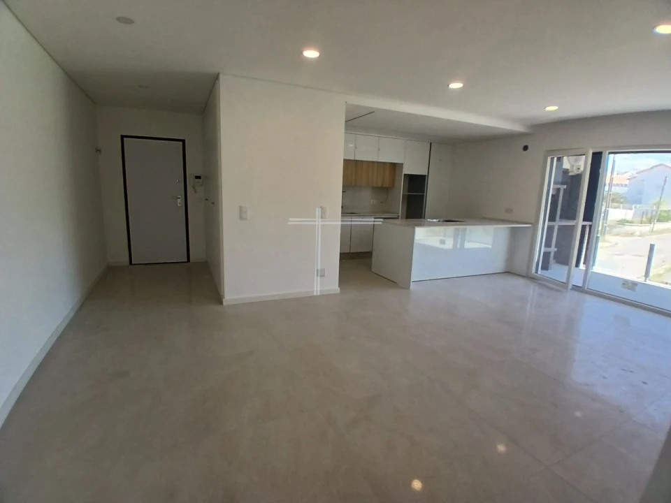 Apartamento T2 para Venda em Charneca de Caparica e Sobreda Foto 1