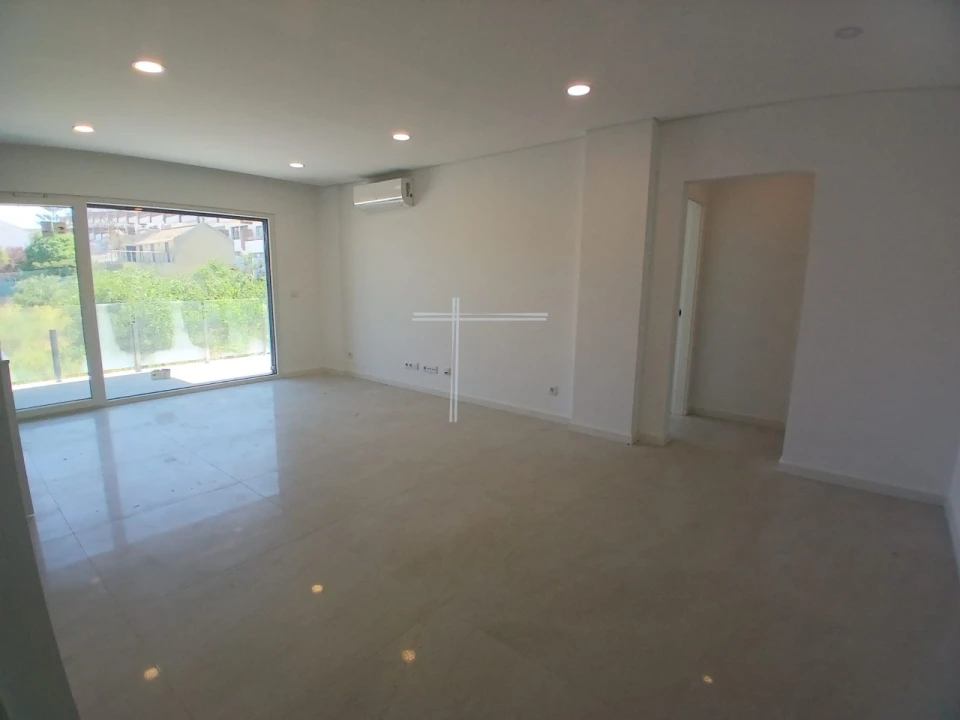 Apartamento T2 para Venda em Charneca de Caparica e Sobreda Foto 2