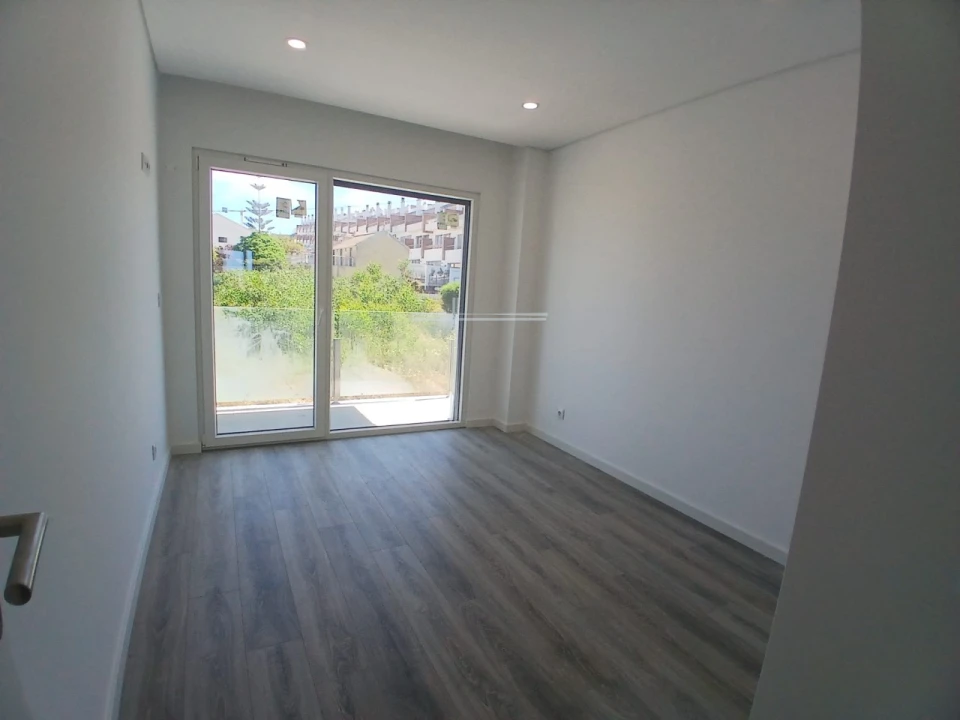 Apartamento T2 para Venda em Charneca de Caparica e Sobreda Foto 18