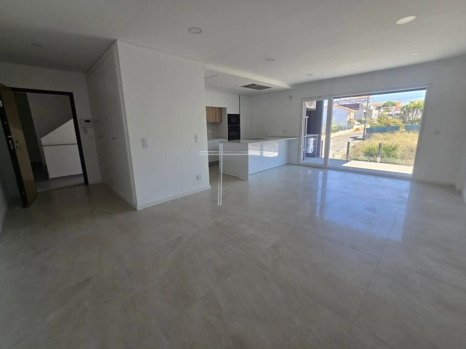 Apartamento T2 para Venda em Charneca de Caparica e Sobreda Foto 1