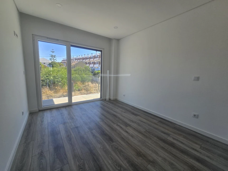 Apartamento T2 para Venda em Charneca de Caparica e Sobreda Foto 8