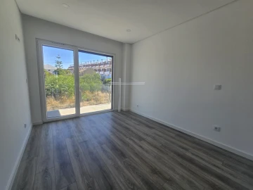 Apartamento T2 para Venda em Charneca de Caparica e Sobreda