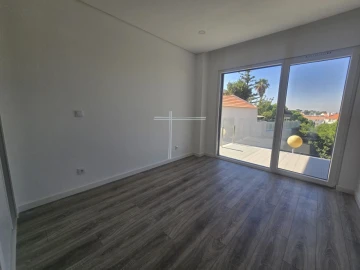 Apartamento T2 para Venda em Charneca de Caparica e Sobreda