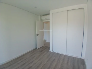Apartamento T2 para Venda em Charneca de Caparica e Sobreda