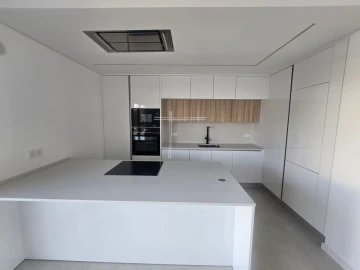 Apartamento T2 para Venda em Charneca de Caparica e Sobreda
