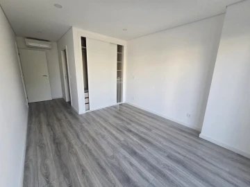 Apartamento T2 para Venda em Charneca de Caparica e Sobreda