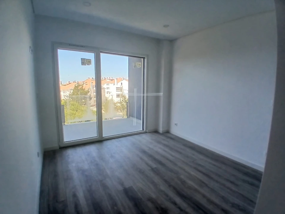 Apartamento T2 para Venda em Charneca de Caparica e Sobreda Foto 14
