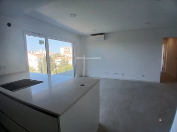 Apartamento T2 para Venda em Charneca de Caparica e Sobreda