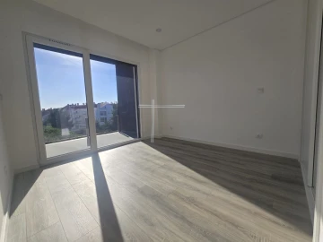 Apartamento T2 para Venda em Charneca de Caparica e Sobreda