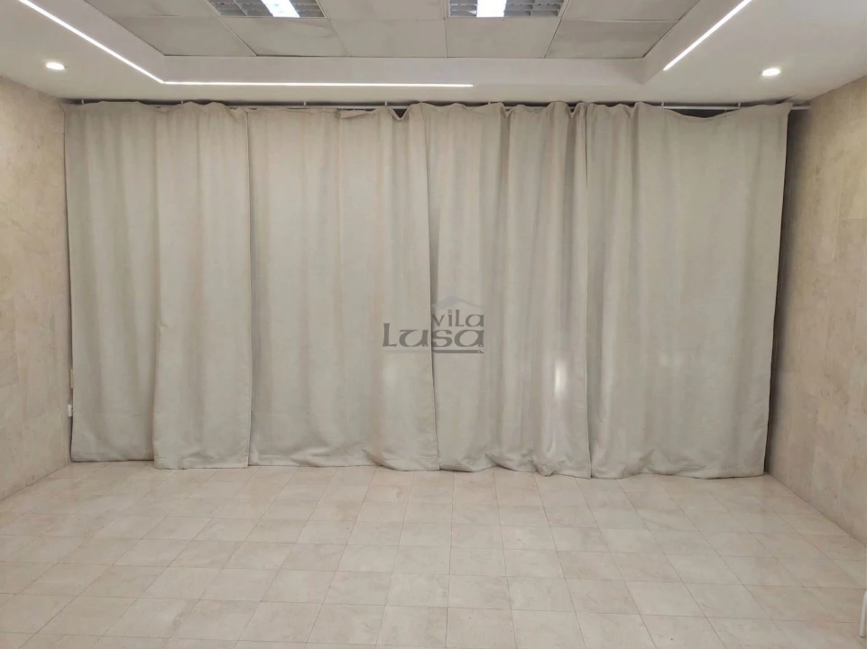 Loja para Venda em Vilar de Andorinho Foto 20