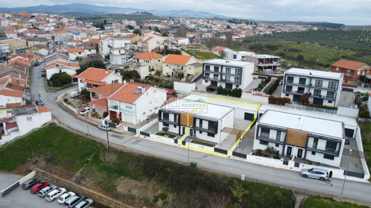 Moradia T3 para Venda em Alfandega da Fe Foto 1