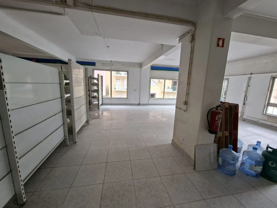 Loja para Arrendamento em Pontinha e Famões Foto 9