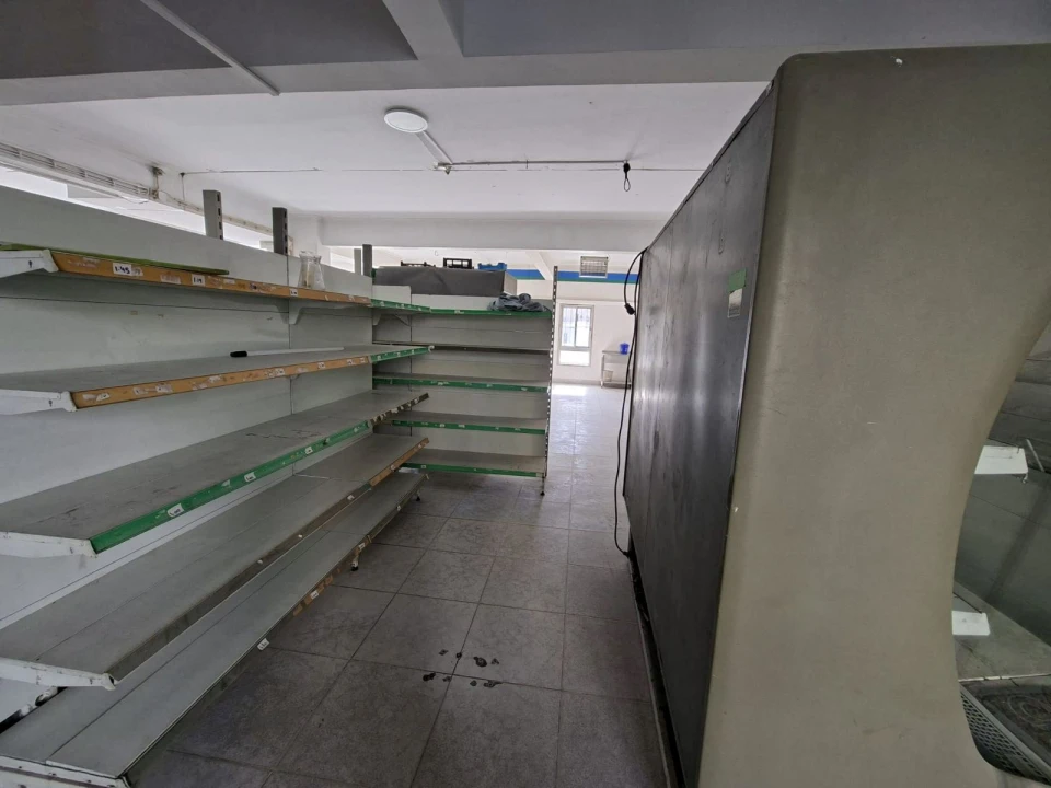 Loja para Arrendamento em Pontinha e Famões Foto 18