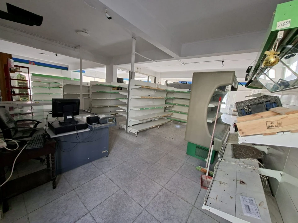 Loja para Arrendamento em Pontinha e Famões Foto 19