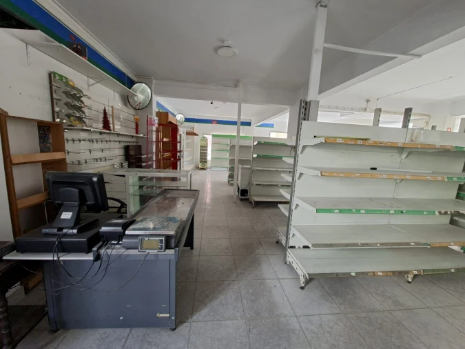 Loja para Arrendamento em Pontinha e Famões Foto 11