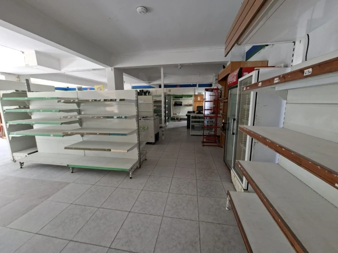 Loja para Arrendamento em Pontinha e Famões Foto 14