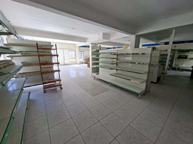 Loja para Arrendamento em Pontinha e Famões Foto 16