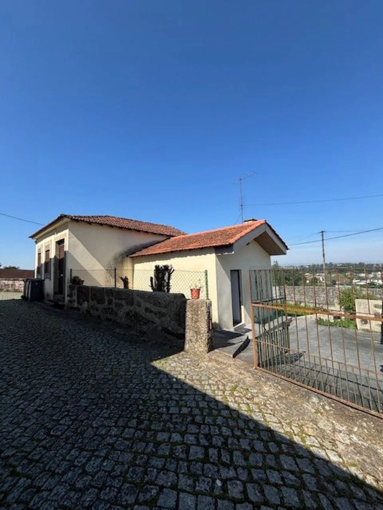 Moradia T2 para Venda em São Pedro Fins Foto 4