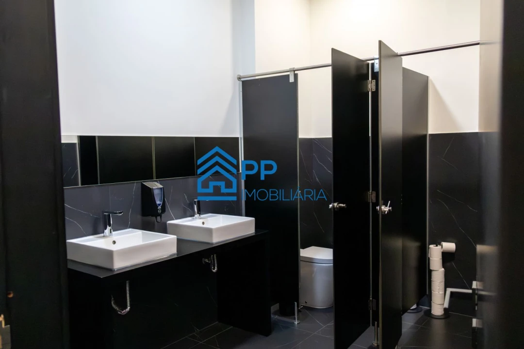 Loja para Venda em Serzedo e Perosinho Foto 51