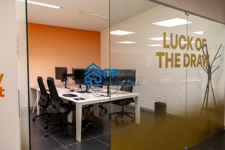 Loja para Venda em Serzedo e Perosinho Foto 19