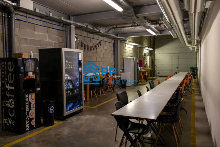 Loja para Venda em Serzedo e Perosinho Foto 40