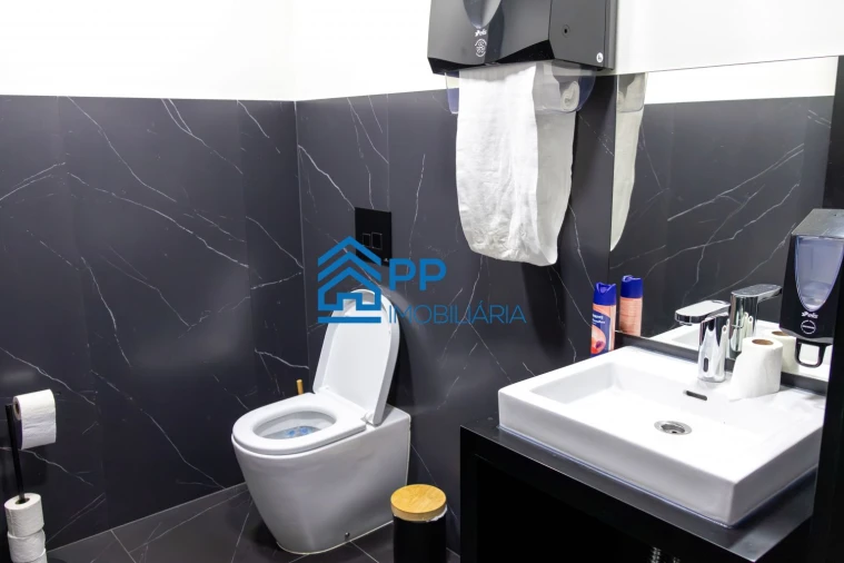 Loja para Venda em Serzedo e Perosinho Foto 50