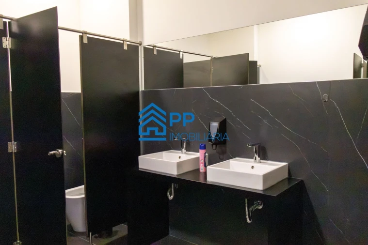 Loja para Venda em Serzedo e Perosinho Foto 49