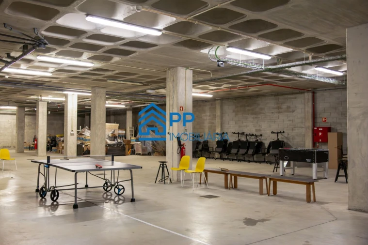 Loja para Venda em Serzedo e Perosinho Foto 44