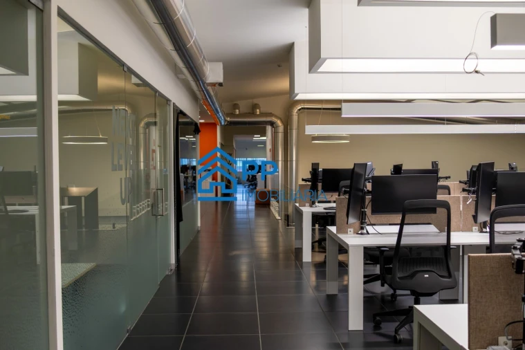 Loja para Venda em Serzedo e Perosinho Foto 8