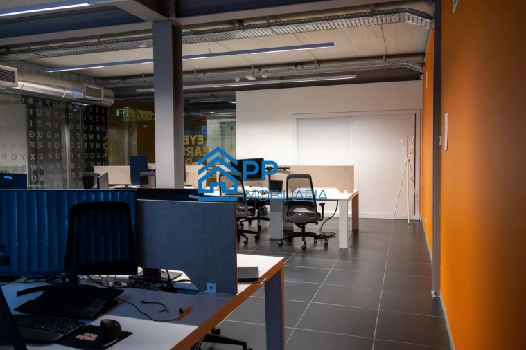 Loja para Venda em Serzedo e Perosinho Foto 24