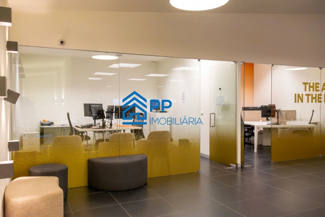 Loja para Venda em Serzedo e Perosinho Foto 21