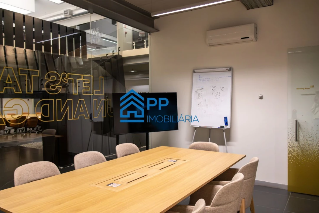 Loja para Venda em Serzedo e Perosinho Foto 32