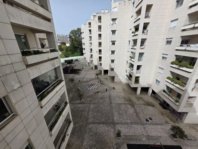Apartamento T1 para Venda em Alvalade Foto 21