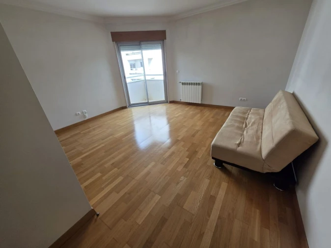 Apartamento T1 para Venda em Alvalade Foto 3