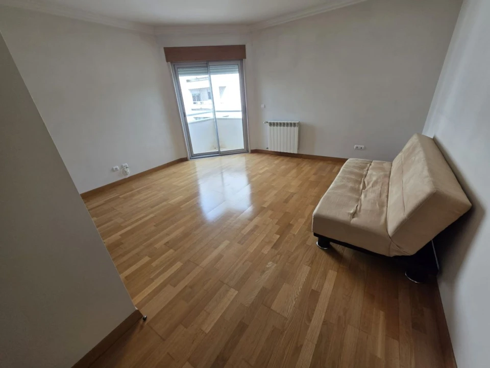 Apartamento T1 para Venda em Alvalade Foto 3