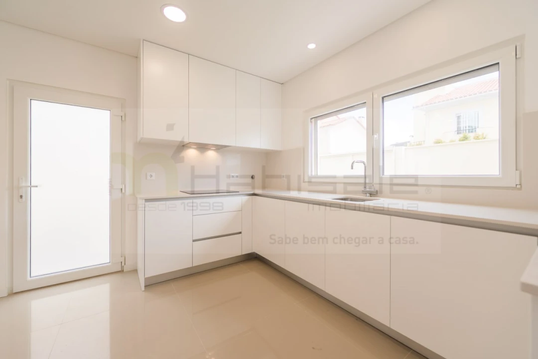 Moradia T3 para Venda em São Domingos de Rana Foto 8