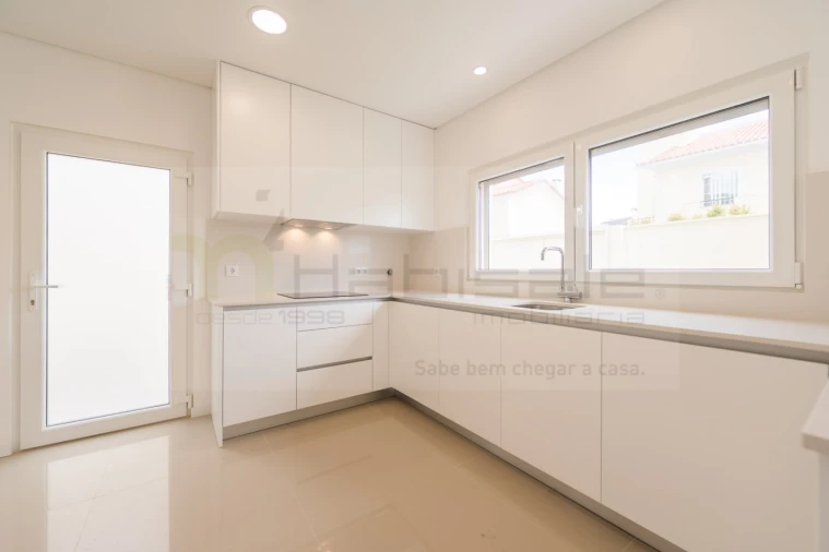 Moradia T3 para Venda em São Domingos de Rana Foto 8