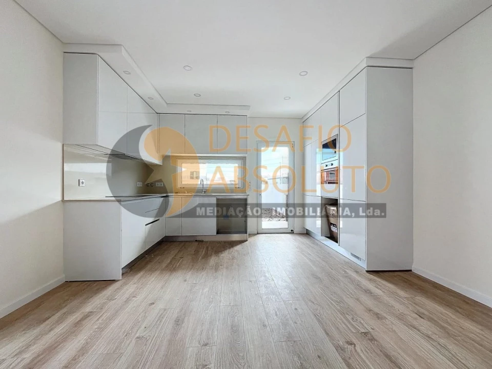 Moradia T3 para Venda em Fernao Ferro Foto 1