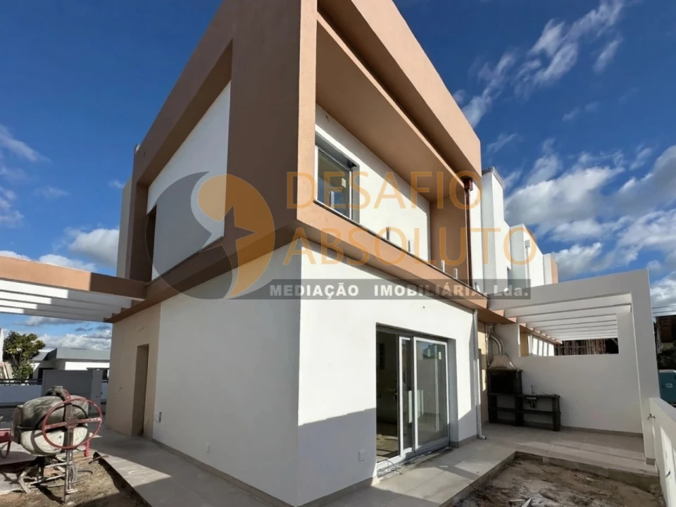 Moradia T4 para Venda em Fernao Ferro Foto 2