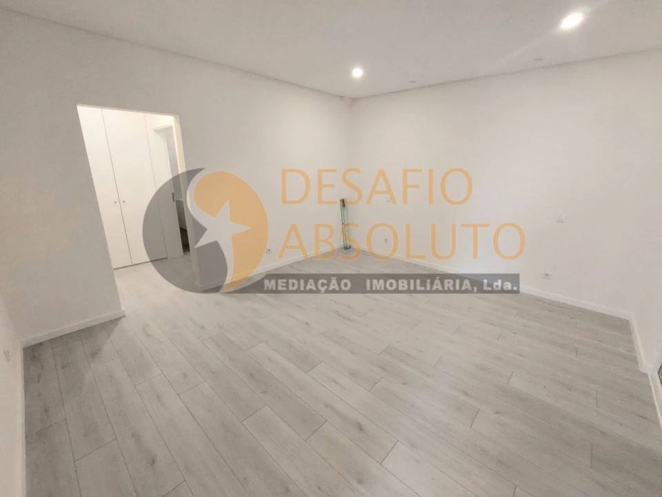 Moradia T4 para Venda em Fernao Ferro Foto 9