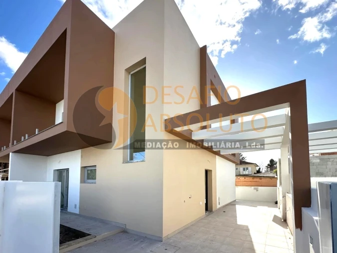 Moradia T4 para Venda em Fernao Ferro Foto 3