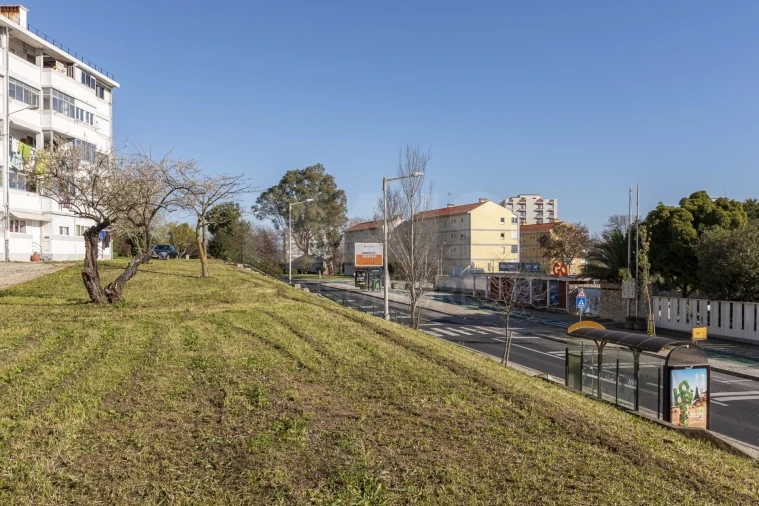 Apartamento T4 para Venda em Olivais Foto 1