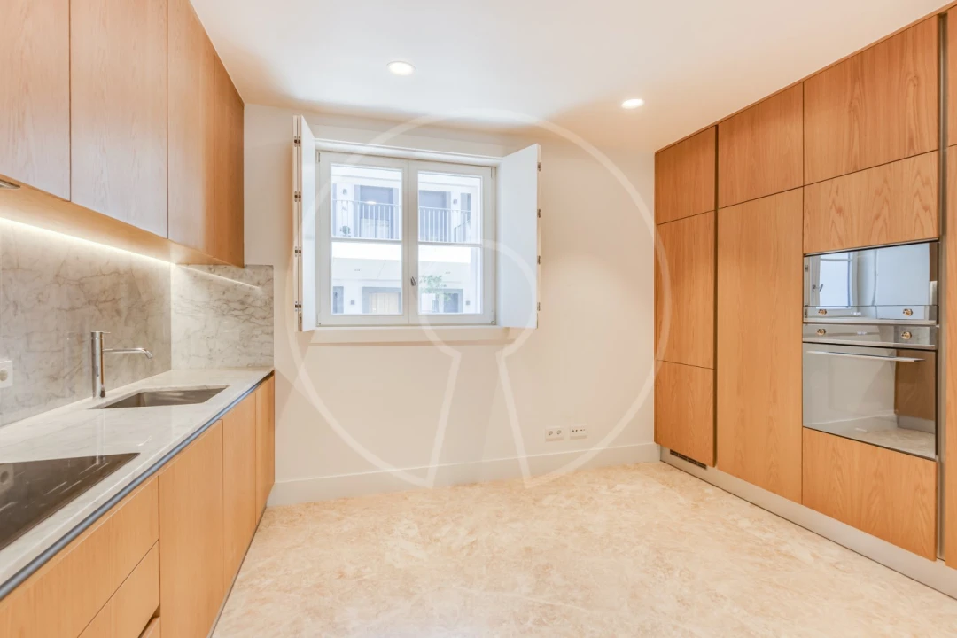 Apartamento T2 para Arrendamento em Misericórdia Foto 11