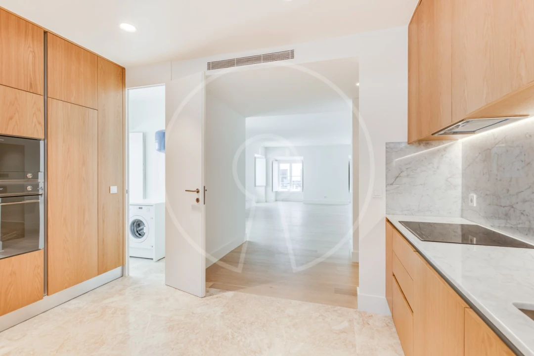 Apartamento T2 para Arrendamento em Misericórdia Foto 8